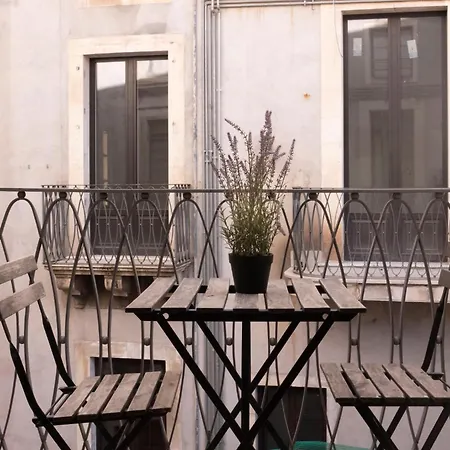 Civico 18 & Manzoni House Apartment Catania