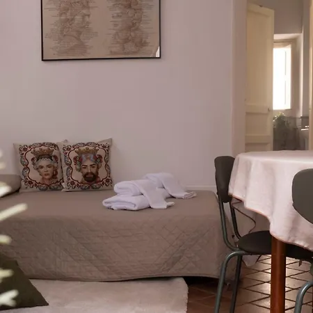 Civico 18 & Manzoni House Apartment