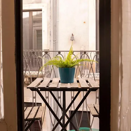 Civico 18 & Manzoni House Apartment Catania
